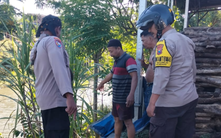 Seorang warga lanjut usia (lansia) ditemukan meninggal dunia setelah tercebur ke sungai di wilayah Kecamatan Gondang, Kabupaten Tulungagung, Minggu (20/7/2025).