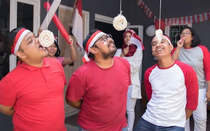 Setiap Agustus, masyarakat Indonesia selalu menyambut Hari Kemerdekaan Republik Indonesia dengan semangat yang tinggi.