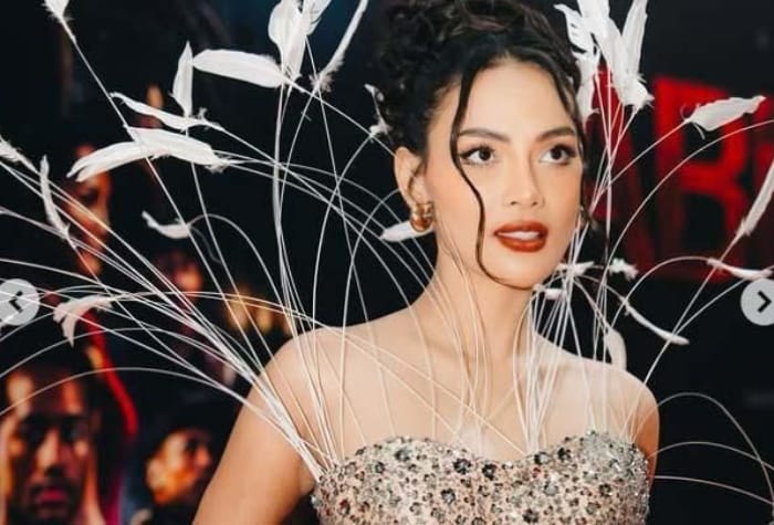 Erika Carlina adalah seorang artis, model, dan selebgram asal Indonesia, yang lahir  pada 10 Agustus 1993 di Cilacap, Jawa Tengah, dan besar di Cirebon.