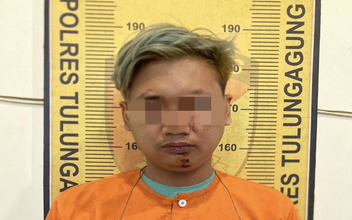 Akibat mabuk berat, seorang pemuda berinisial AFA, 27, warga Kelurahan Bago, Kecamatan/Kabupaten Tulungagung, diamankan polisi atas dugaan penganiayaan.