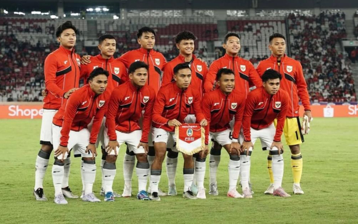 Timnas Indonesia melangkah ke semifinal Piala AFF U-23 2025 usai bermain imbang tanpa gol melawan Malaysia dalam laga terakhir Grup A yang berlangsung di Gelora Bung Karno.