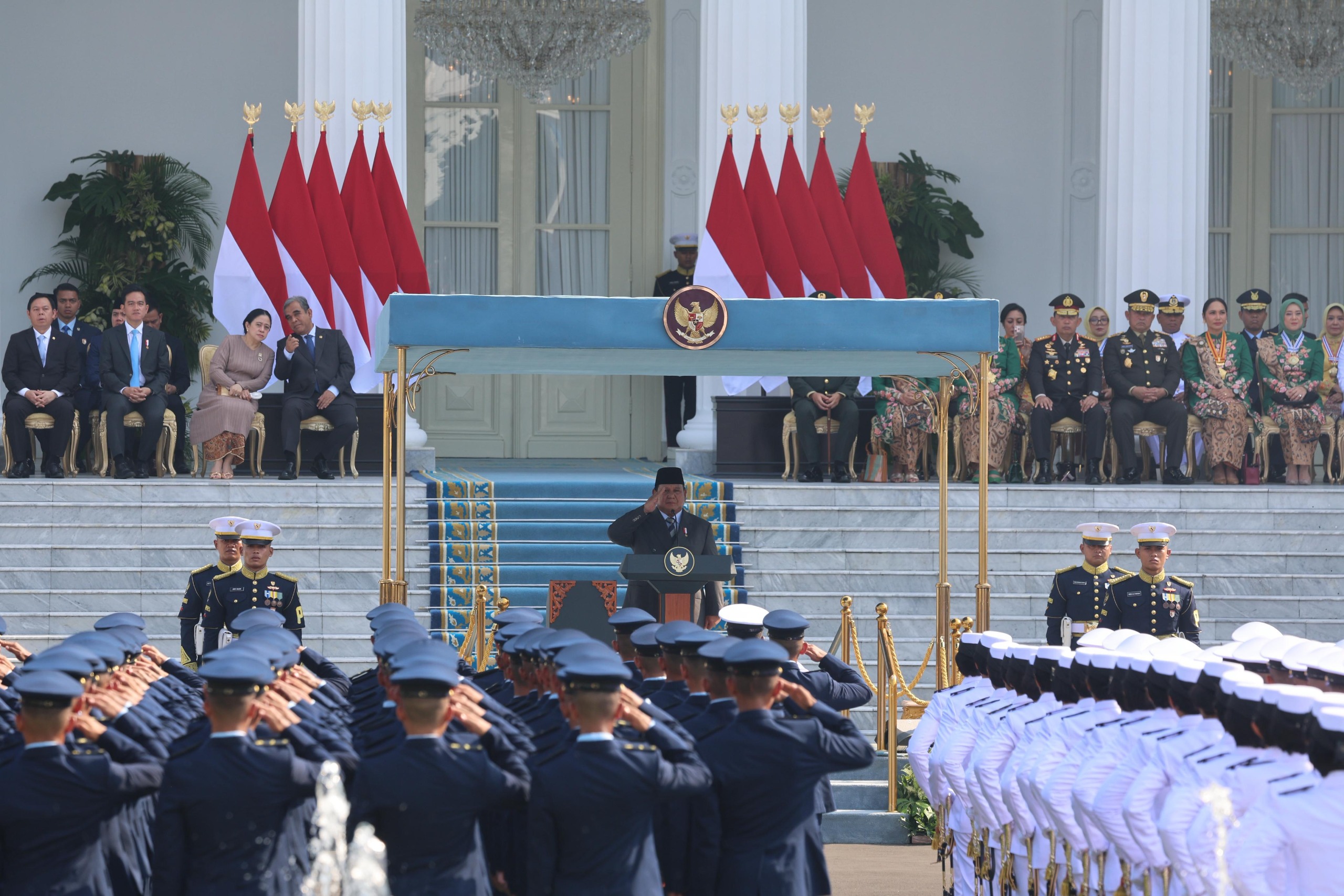 Presiden Prabowo memimpin upacara Prasetya Perwira Remaja dan Pengambilan Sumpah TNI-Polri Tahun 2025 di Istana Merdeka, Jakarta, Rabu (23/7/2025).