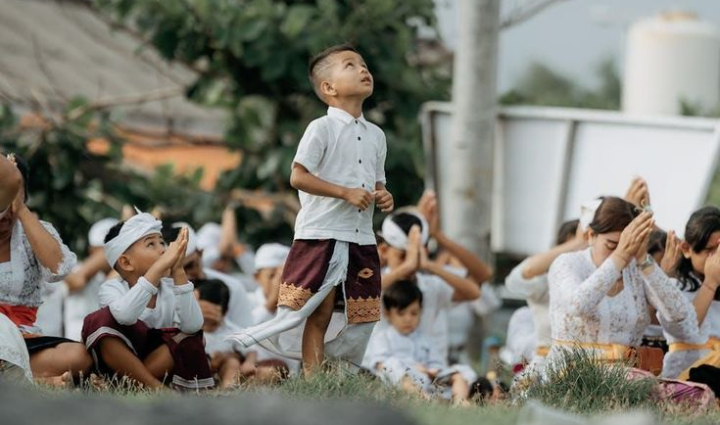 Hari Anak Nasional diperingati tiap 23 Juli. Mari bersama ciptakan lingkungan ramah anak, mulai dari rumah kita sendiri.