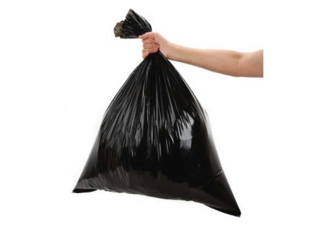 Di Tulungagung, kresek hitam bukan sekadar plastik. Ia adalah simbol logistik rumah tangga yang praktis, fleksibel, dan ngangenin. Meskipun tampilannya sederhana, perannya tak tergantikan.