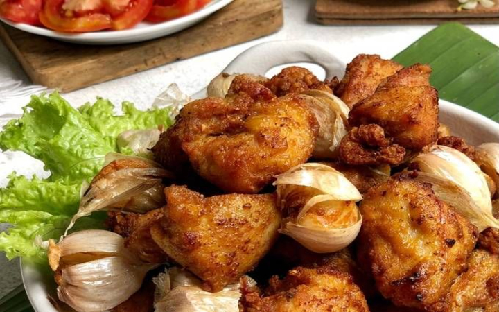 Ayam goreng bawang putih, resep sederhana buat kamu yang ingin mecicipi ayam goreng berempah.