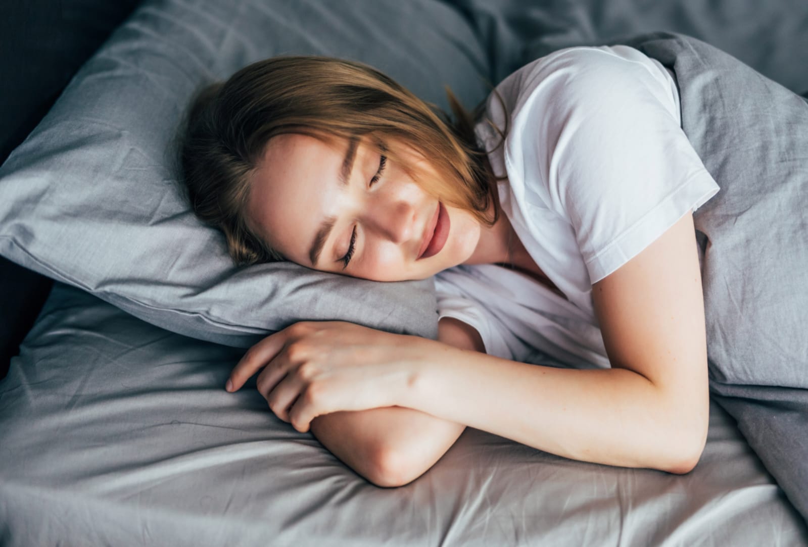 Fenomena tidur yang sering dianggap hal mistis, ternyata punya penjelasan ilmiah yang logis.
