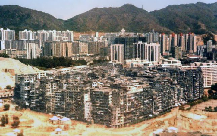 Kowloon Walled City di Hong Kong adalah salah satu fenomena urban paling unik dalam sejarah dunia.