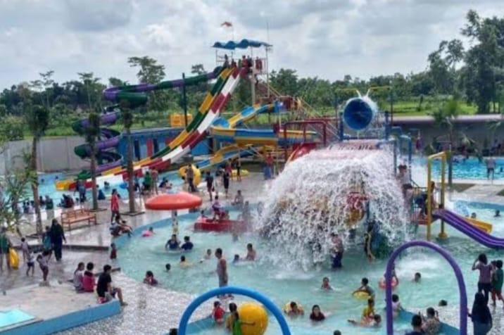 Kolam renang Splash waterpark, sajikan wahana air yang spektakuler