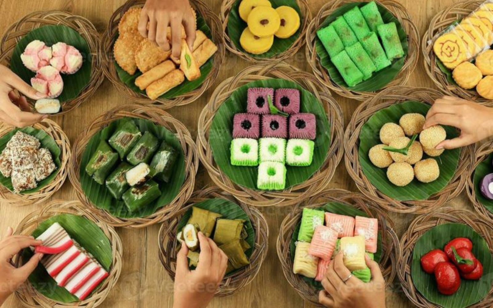 Jajanan pasar masih menjadi primadona di tengah gempuran kuliner modern di Tulungagung.