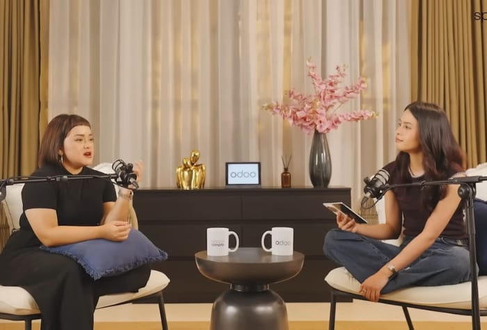Maudy Ayunda soroti bahwa gen z kutu loncat dalam podcastnya bersama Lizzie.