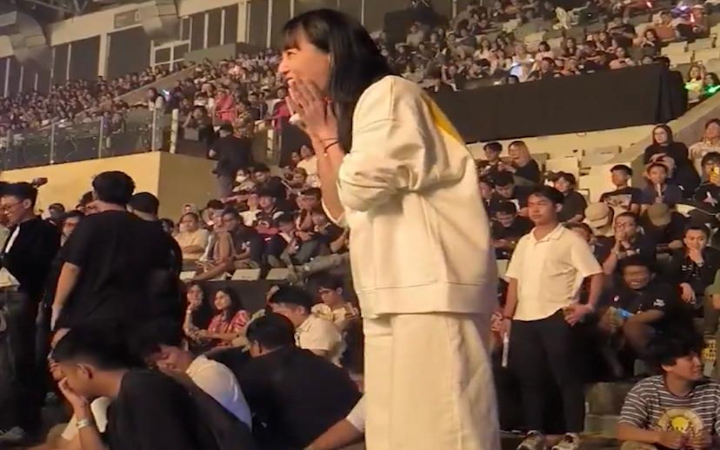 Video yang diunggah akun X (dulu Twitter) @roryasrory_ , teriakan Haruka tersebut justru disambut dengan sorakan dari penggemar JKT48.