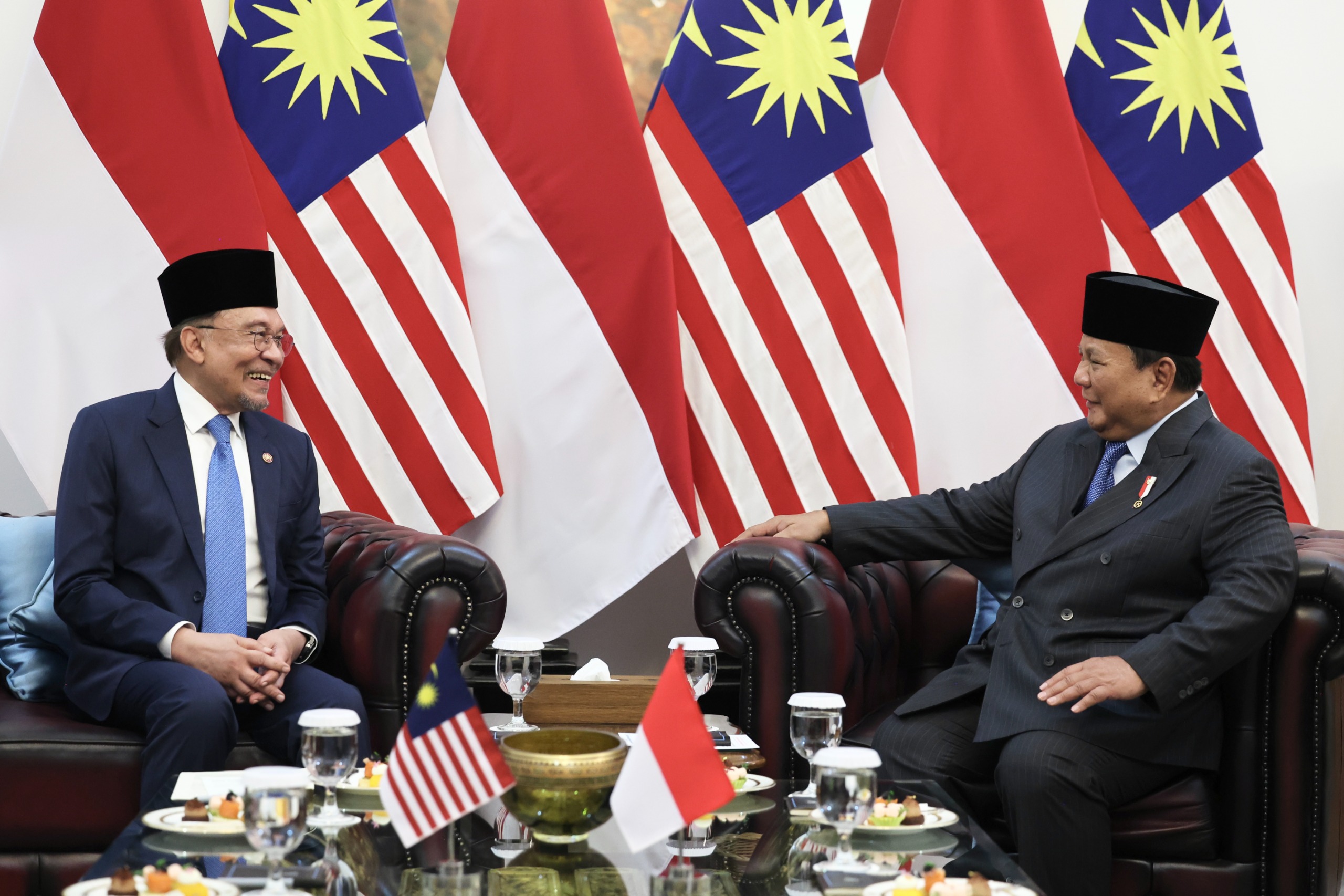 Presiden Prabowo dalam pertemuan bersama PM Malaysia Anwar Ibrahim di Istana Merdeka, Jakarta, Selasa (29/7/2025).