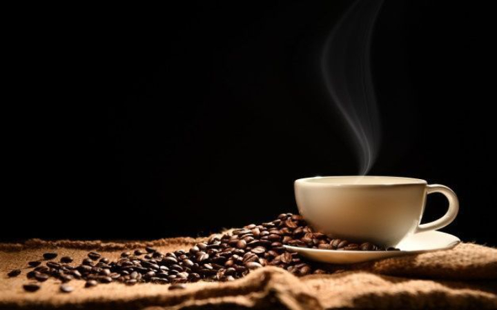 Kopi menjadi minuman favorit banyak orang termasuk di Tulungagung. Namun ada dampak bahaya jika dikonsumsi secara berlebihan.