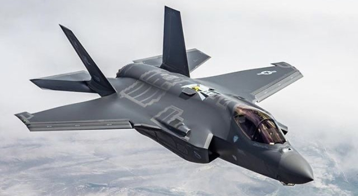 Militer Iran mengklaim berhasil menembak jatuh beberapa pesawat tempur siluman F‑35 dalam serangan udara dilancarkan Israel pada pertengahan Juni 2025. Namun pihak Israel membantah klaim sepihak itu.