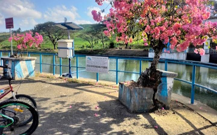 Dam Kleben berada di Desa Tiudan, Kecamatan Gondang, Kabupaten Tulungagung, Jawa Timur. Tempat ini cocok untuk lepas penat.