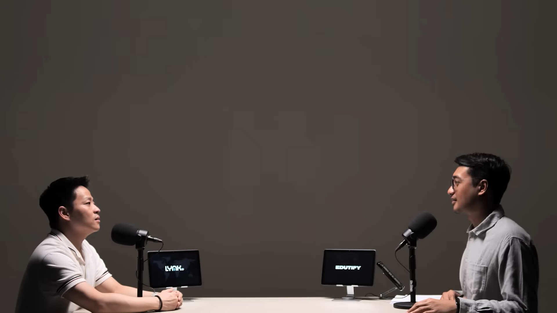 Podcast Suara Berkelas, membahas Perintis Vs Pewaris Realita dan Mental Baja. Perintis vs Pewaris, itulah dua kutub yang sering dibandingkan ketika bicara soal perjalanan menuju kesuksesan finansial.