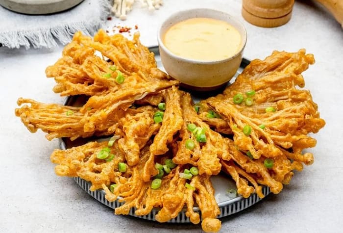 Jamur enoki merupakan salah satu jenis jamur yang populer dalam berbagai masakan Asia.