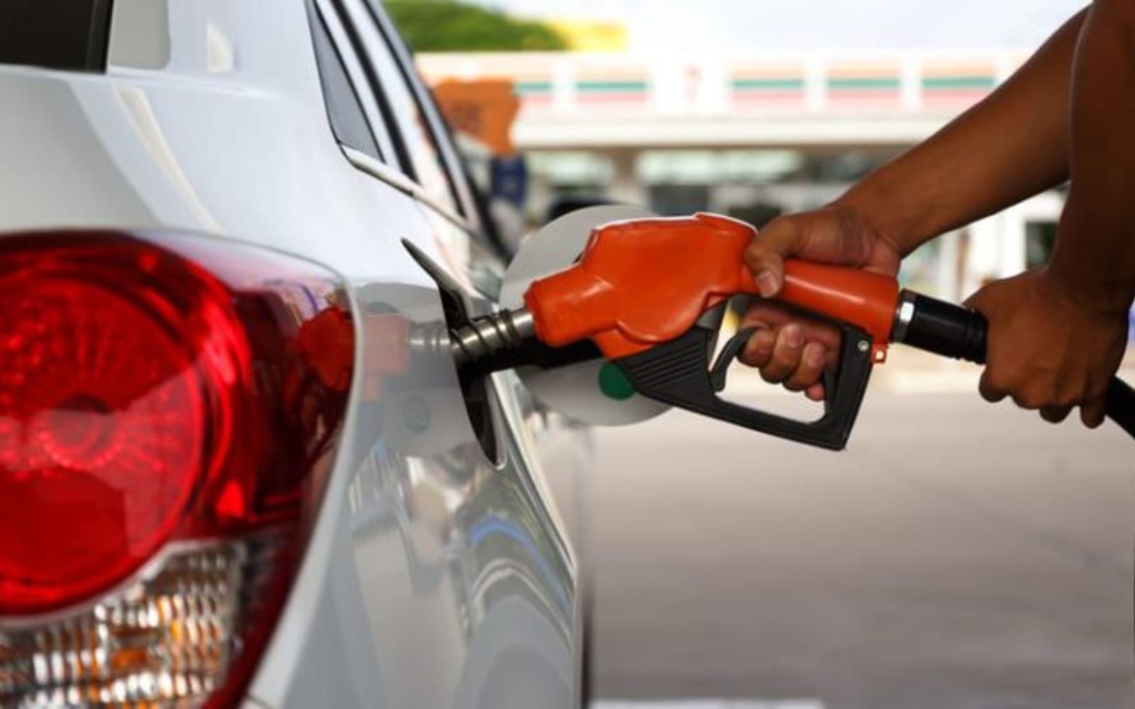 Harga BBM Pertamina di Aceh, Sumatera Utara, dan Sumatera Barat tak terkena penyesuaian.