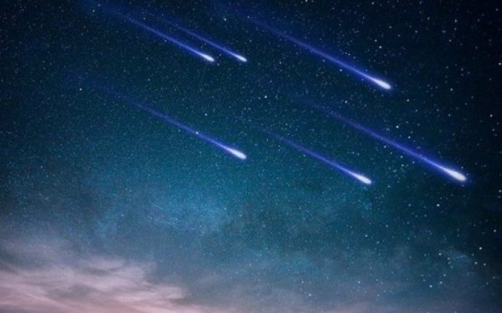 Dari Sturgeon Moon hingga hujan meteor Perseid, jangan lewatkan parade langit sepanjang bulan ini!