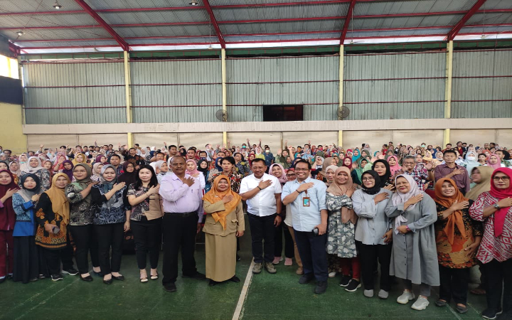 Anggota DPR RI komisi IX, Heru Tjahjono, sosialisasi GERMAS di  Gedung Kelenteng Tulungagung, Senin (4/8/2025).