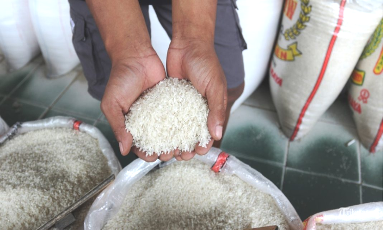 Beras yang disita Satgas Pangan Polri ternyata merupakan campuran beras kualitas rendah yang dikemas ulang agar tampak seperti beras premium.