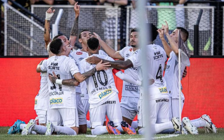 Kemenangan ini membuka peluang menjauh dari empat posisi terbawah. Dengan 18 poin, Santos kini sedikit lebih bisa bernapas di klasemen sementara S&eacute;rie A Brasil.