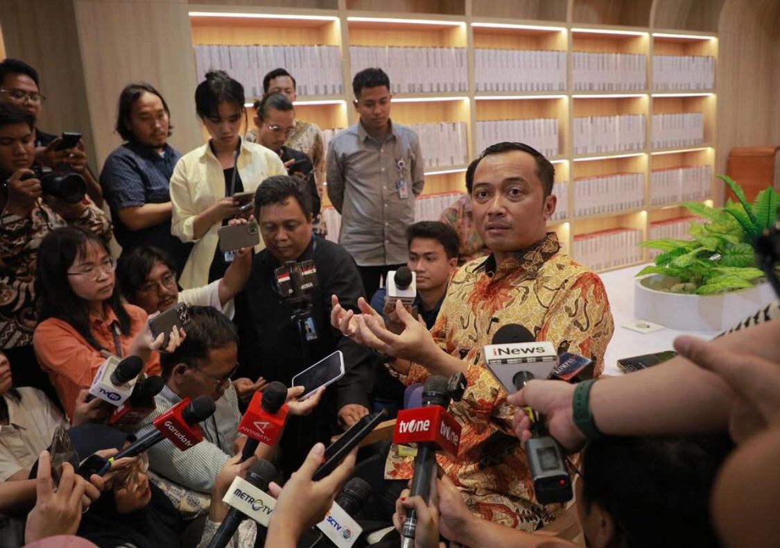 Mensesneg Prasetyo Hadi menanggapi polemik royalti lagu yang diputar di ruang publik, termasuk kafe dan restoran.