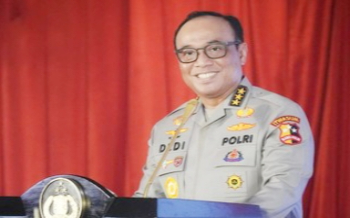 Kapolri Jenderal Polisi Listyo Sigit Prabowo menunjuk Komjen Pol. Dedi Prasetyo jadi Wakapolri gantikan Komjen (Purn) Ahmad Dofiri. Komjen Pol. Dedi sebelumnya menjabat sebagai Irwasum Polri.