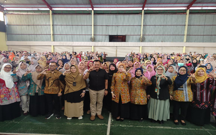 Anggota DPR RI komisi IX, Heru Tjahjono kembali gelar kegiatan Sosialisasi GERMAS dengan tema Cegah dan Waspadai Penyakit Tidak Menular dan Stunting, Gedung Kelenteng Tulungagung, Kamis (7/8/2025).