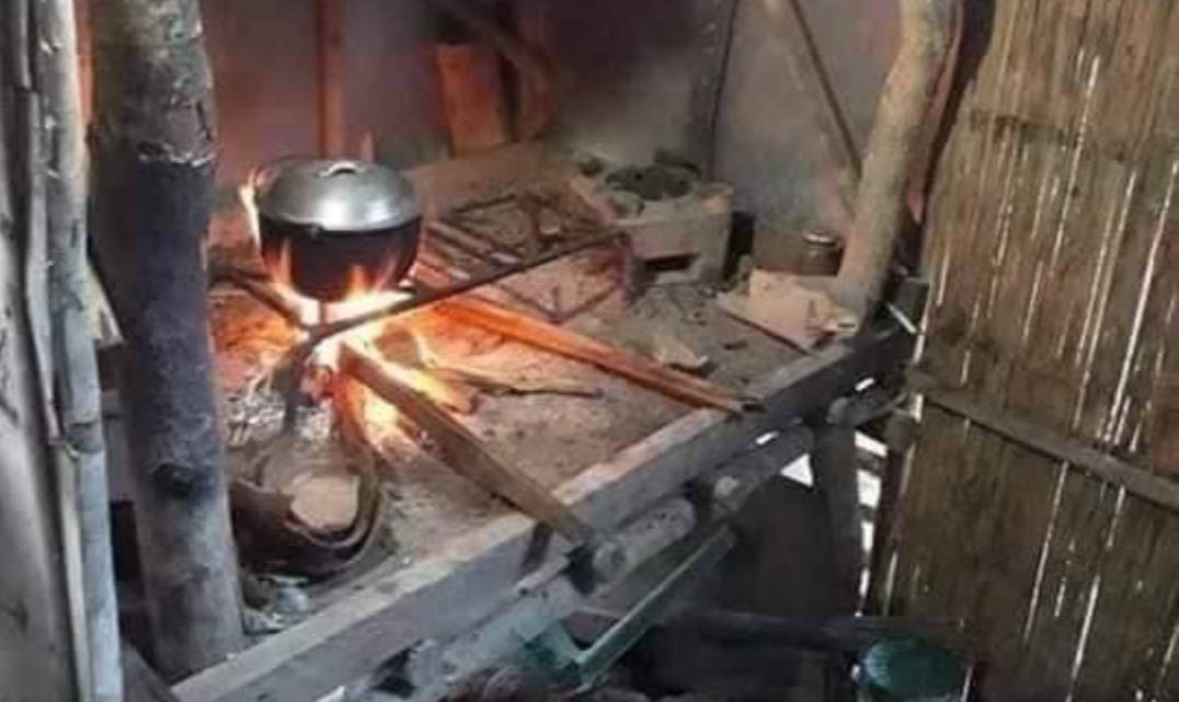 Di tengah desakan modernisasi, dapur kayu bakar di Tulungagung menjadi semacam penjaga kenangan