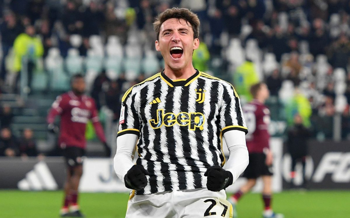 Andrea Cambiaso melesakkan dua gol yang memupus harapan manis Dortmund di malam perpisahan Hummels.
