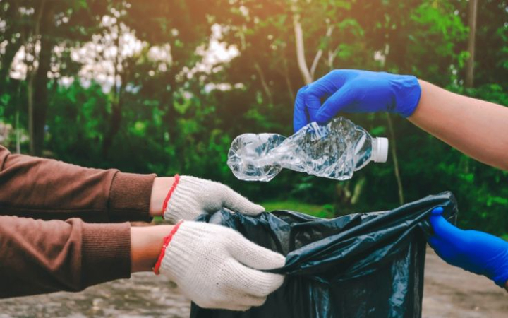 Gaya hidup zero waste atau hidup minim sampah semakin populer di era modern ini.