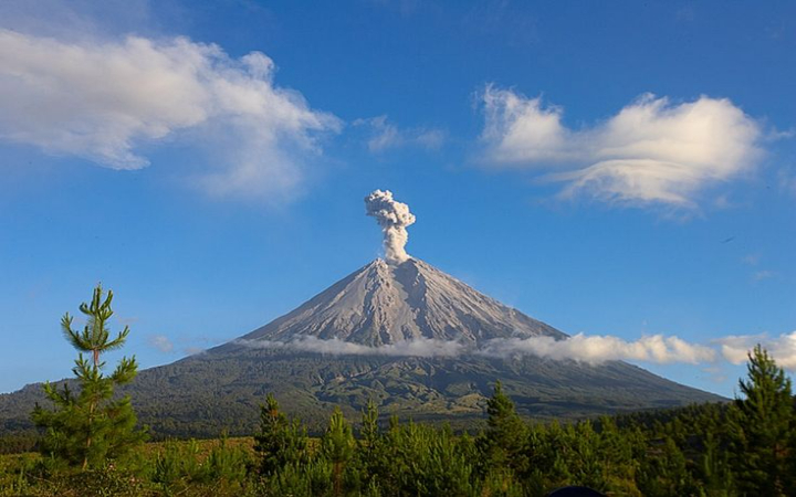 Pendakian Gunung Semeru ditutup mulai 17 Agustus 2025 untuk perayaan adat Karo, sejumlah gunung lain juga tutup jalurnya.