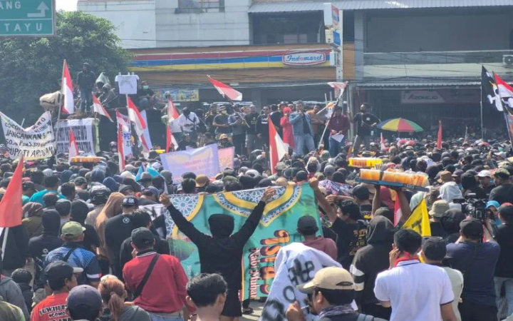 Gelombang Aksi di Pati: Ribuan Warga Desak Bupati Sudewo Lengser
