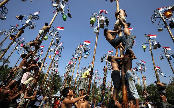 Setiap tanggal 17 Agustus, Indonesia merayakan Hari Kemerdekaan dengan suasana penuh kegembiraan.