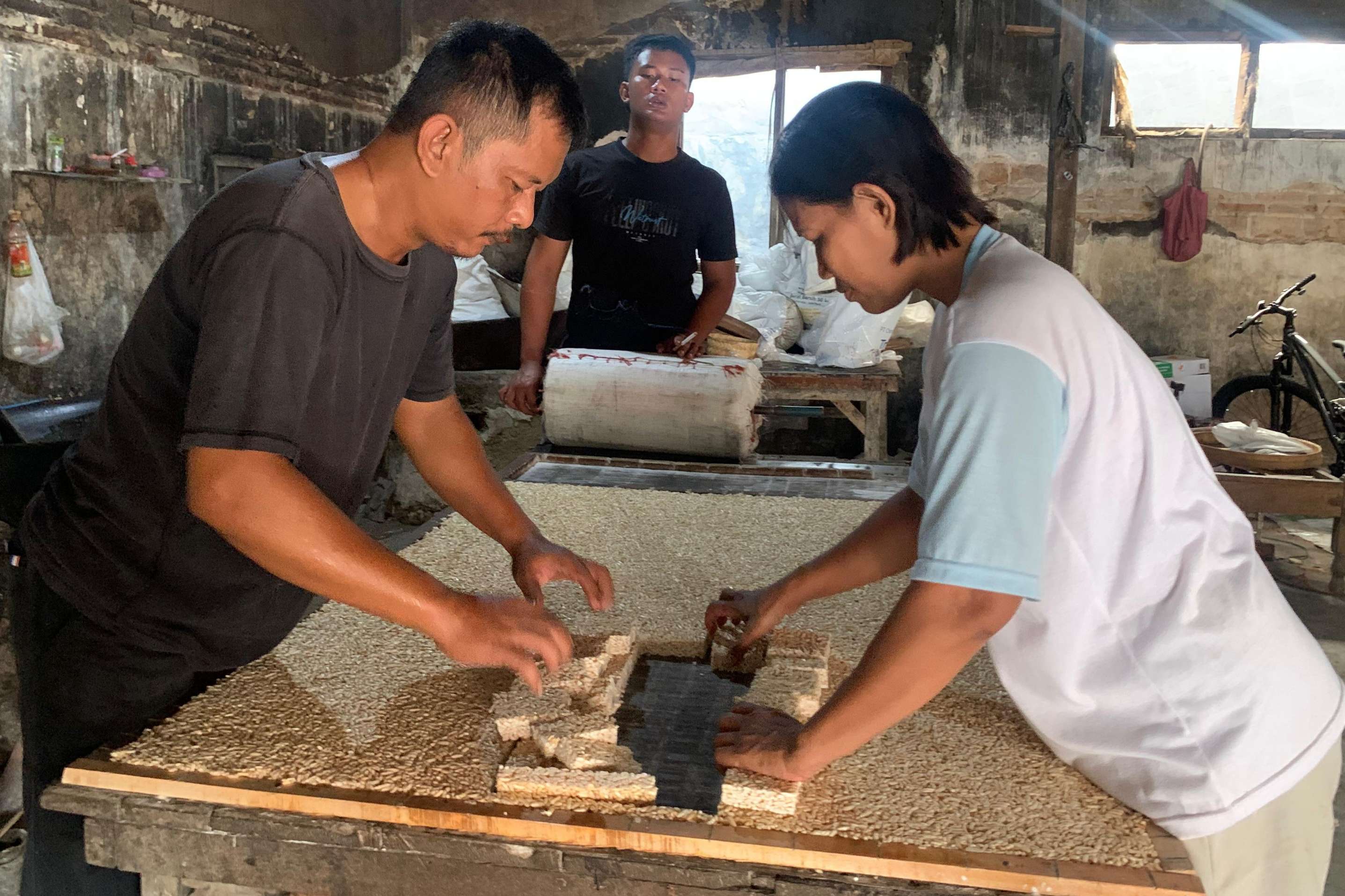 Jipang Tulungagung tetap bertahan di tengah arus modernisasi. (SANDY YUWANA/RADAR TULUNGAGUNG)