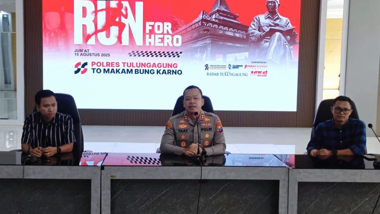 Kapolres Tulungagung AKBP Muhammad Taat Resdi saat memberikan keterangan agenda Run for Hero.