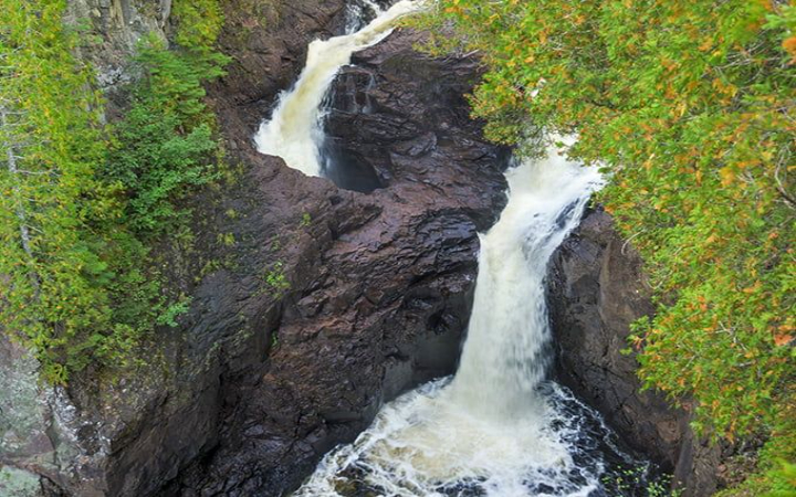 The Devil&rsquo;s Kettle adalah sebuah fenomena alam unik yang terletak di Judge C. R. Magney State Park, Minnesota, Amerika Serikat.