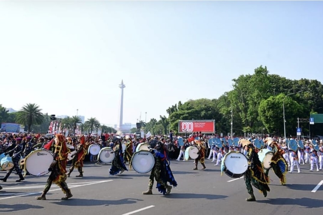 Berbagai hal disuarakan para peserta kirab, khususnya kebanggaan diri terklibat di dalamnya. (SETPRES/MUCHLIS JR)