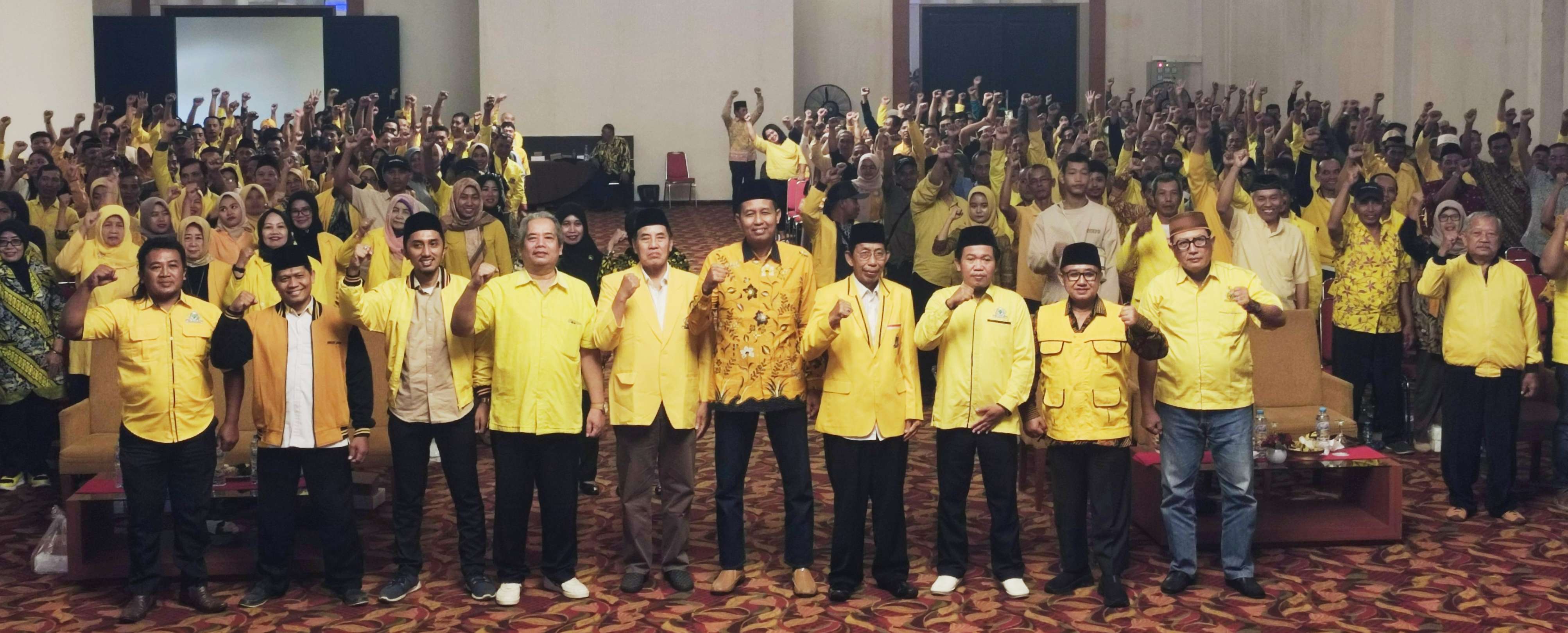 DPD Golkar Tulungagung menggelar pendidikan politik bagi kadernya di Hotel Lojikka.