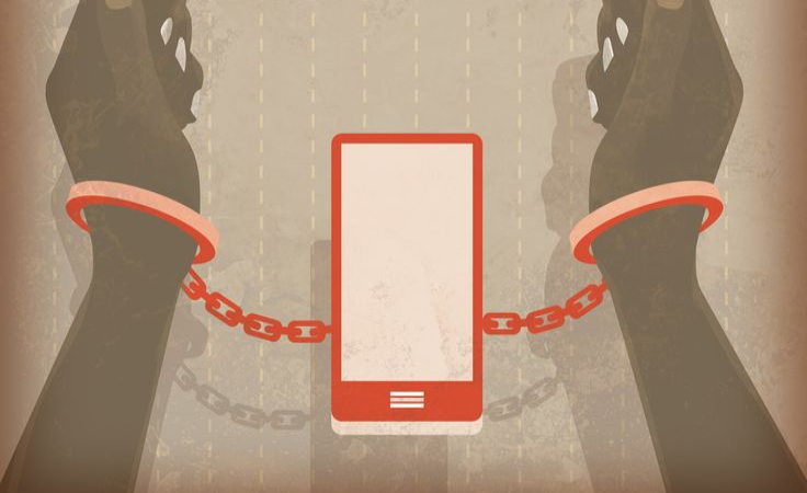 FOMO, singkatan dari Fear of Missing Out, adalah kondisi psikologis berupa kecemasan atau kekhawatiran bahwa orang lain sedang mengalami pengalaman yang penting, menyenangkan, atau menguntungkan.