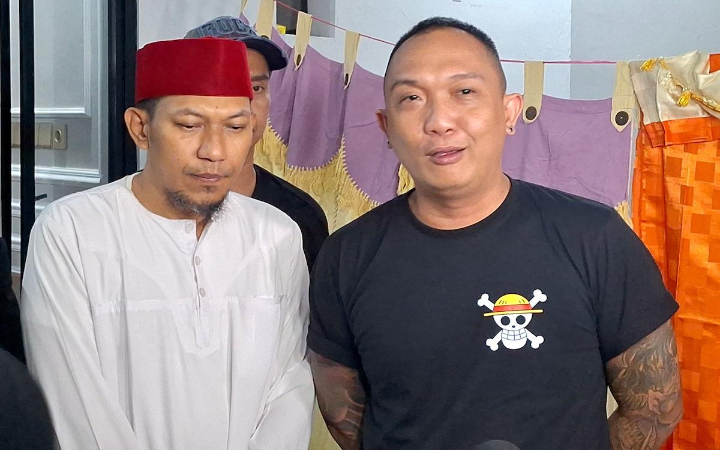 Jhon LBF beri santunan kepada anak mendiang almarhum Mpok Alpa