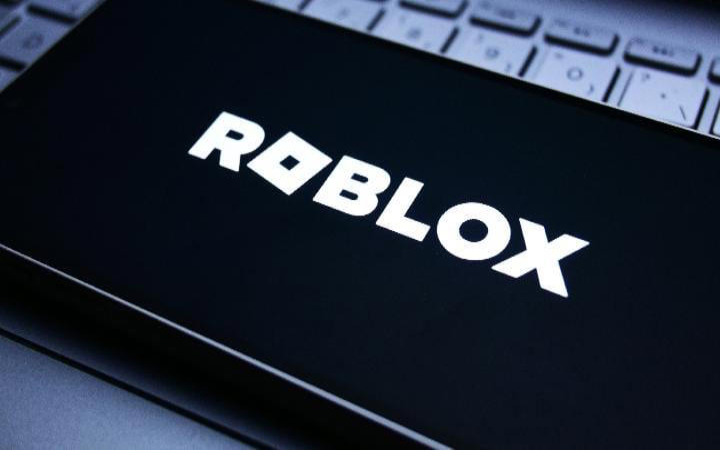 Aturan Baru Roblox 2025: Lebih Aman, Tapi Komunitas Malah Ramai-ramai Protes