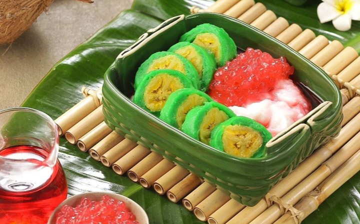 Es pisang hijau menjadi salah satu kuliner segar yang kini banyak dicari oleh masyarakat Tulungagung.