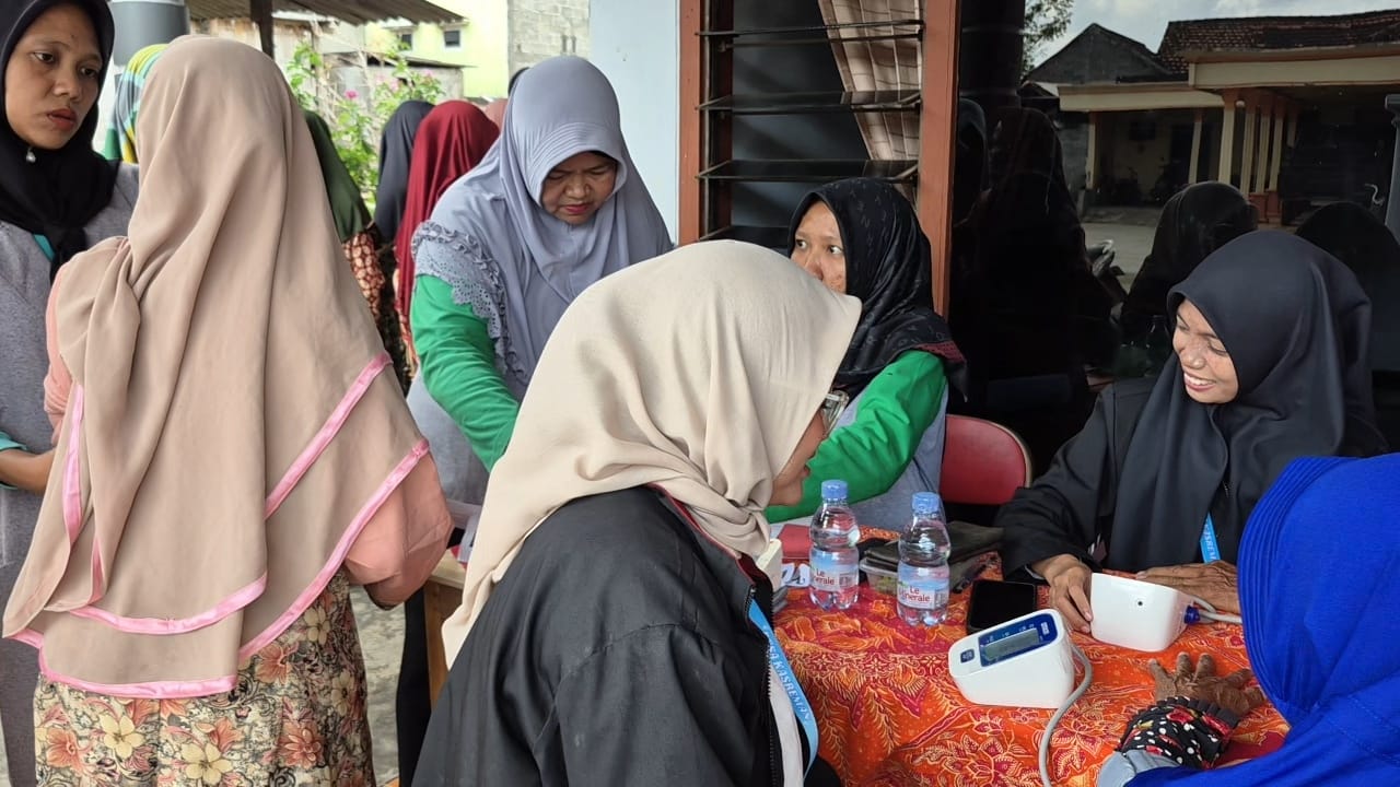 Cek kesehatan gratis juga menjadi bagian kegiatan PMM UMM.