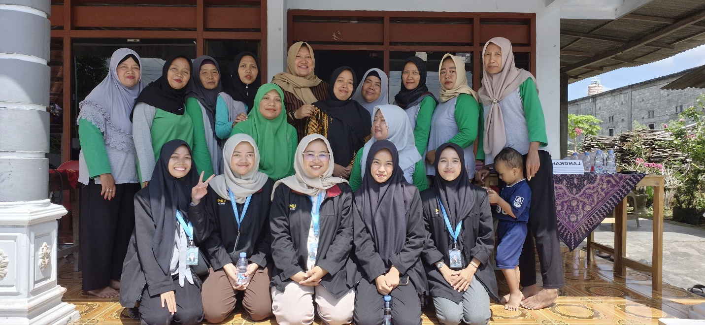 Anggota PMM dari UMM memberikan edukasi hipertensi di Desa Kasreman, Kecamatan Pakel, Tulungagung.