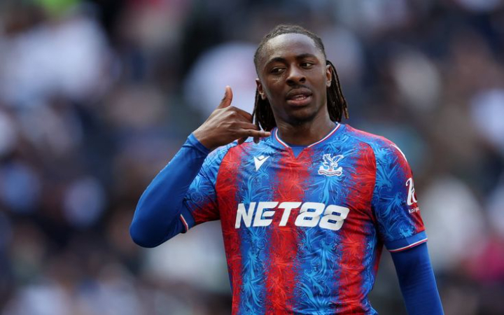 Gelandang Inggris, Eberechi Eze, kini menjadi bagian skuad Arsenal setelah transfer dramatis dari Crystal Palace.
