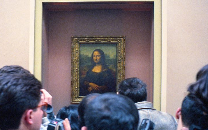 Lukisan Mona Lisa karya Leonardo da Vinci bukan hanya karya seni paling terkenal di dunia, tetapi juga pernah menjadi pusat skandal besar ketika dicuri dari Museum Louvre, Paris.
