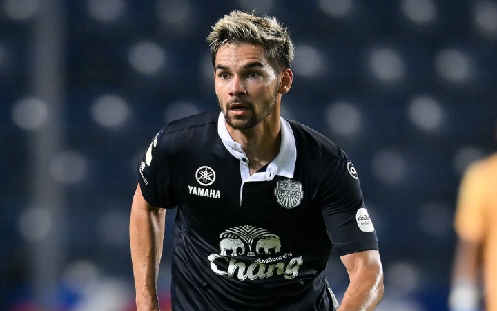 Sandy Walsh tampil sebagai starter di debutnya bersama Buriram United saat melawan Selangor FC di Chang Arena.