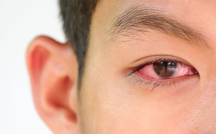 Di era digital seperti sekarang, hampir semua orang sulit lepas dari ponsel.